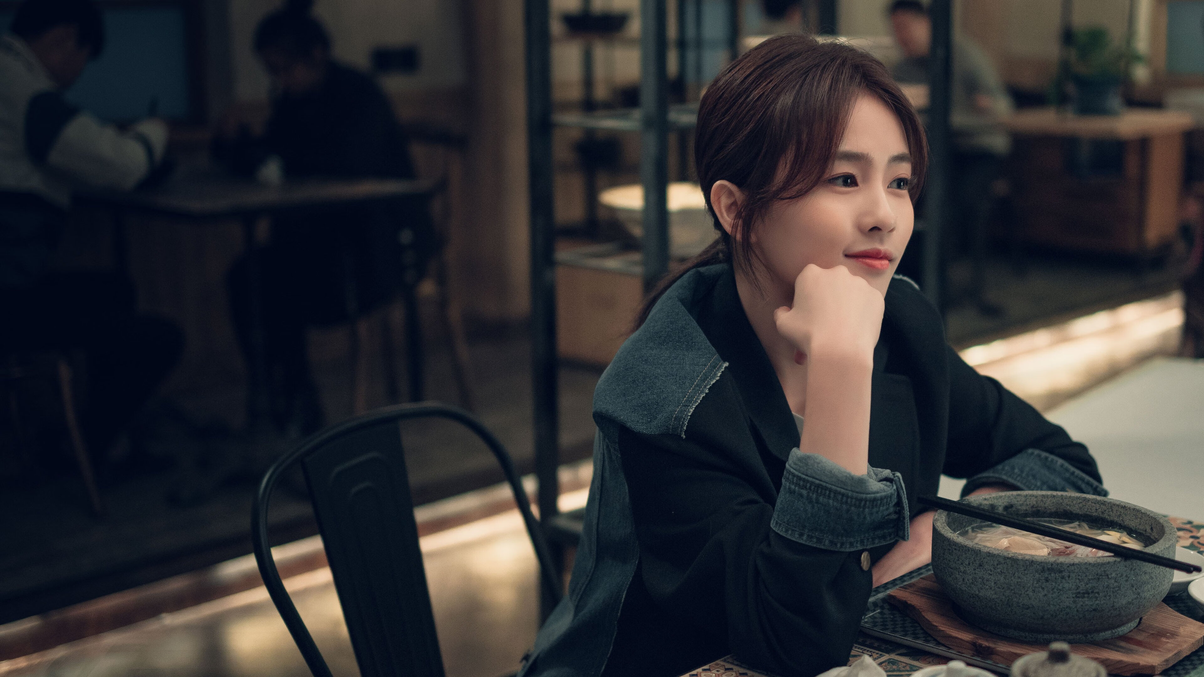 废墟中站起的核弹头，乌克兰用足球改写战争叙事，韩国在精神胜利法中迷失