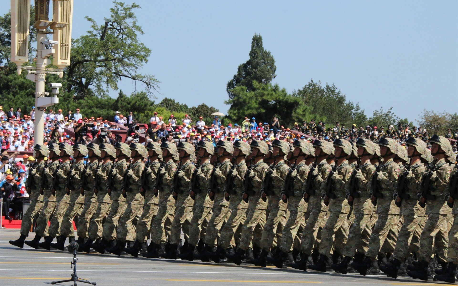 双城记,英超争冠白热化与独行侠统治骑士的赛场交响